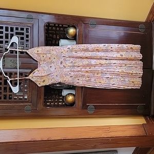 Floral, pleated dress. Beautiful sz small